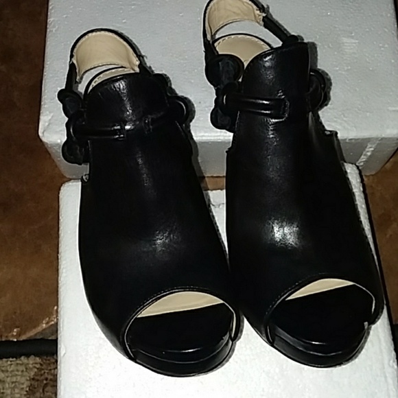 Calvin Klein - Picture 4 of 8